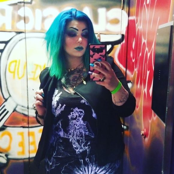 Meet your Posher, Jessica - Picture 3 of 4